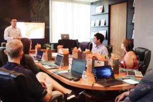 Setting Up SMART Goals for Employee Development in an Organization