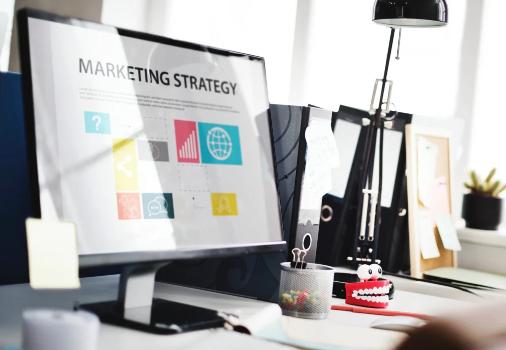 Visual concept showing creating your e-learning course marketing strategy