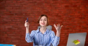 Comparison of free and paid online courses for course creators.